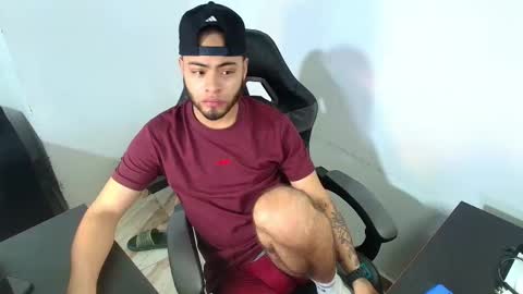 Snapshot of xanderstone00 chatting on February 17, 7:09 pm Xanderstone online show from February 17, 7:09 pm