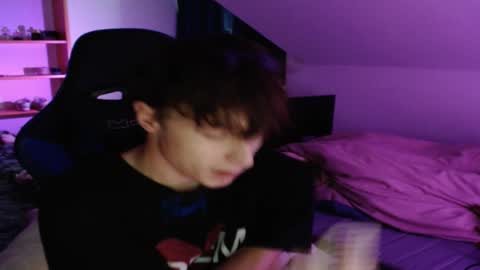 Snapshot of xandiigmusik chatting on December 1, 10:42 am rx4per online show from December 1, 10:42 am