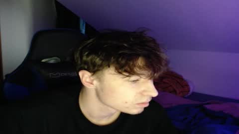 Snapshot of xandiigmusik chatting on December 3, 8:45 am rx4per online show from December 3, 8:45 am