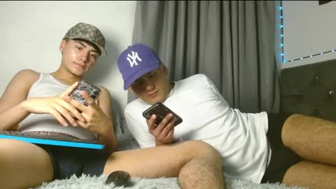 Snapshot of xandrodeluxe chatting on May 22, 7:04 am xandrodeluxe online show from May 22, 7:04 am