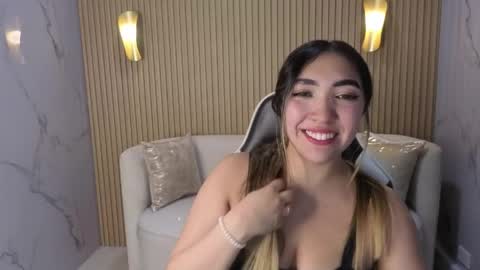 Snapshot of xanthe_tx chatting on May 19, 9:32 pm Live 1500am 2100pm COLOMBIAN HOUR online show from May 19, 9:32 pm