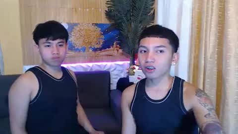 Snapshot of xcigbatecum chatting on February 4, 1:11 am Charlie online show from February 4, 1:11 am