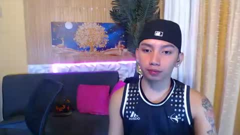 Snapshot of xcigbatecum chatting on February 8, 3:21 am Charlie online show from February 8, 3:21 am