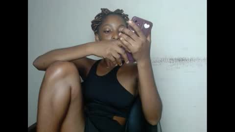 Snapshot of xcreamypussy chatting on December 25, 9:43 pm xcreamypussy online show from December 25, 9:43 pm