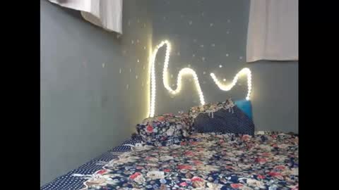 Snapshot of xcreamypussy chatting on February 24, 7:33 am xcreamypussy online show from February 24, 7:33 am