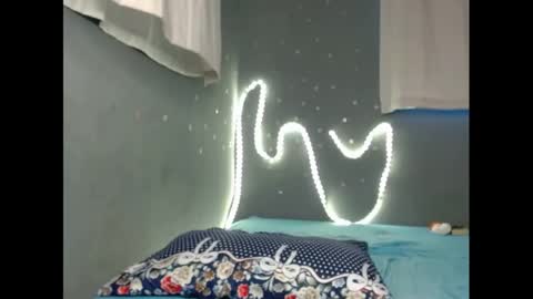 Snapshot of xcreamypussy chatting on March 3, 7:21 am xcreamypussy online show from March 3, 7:21 am