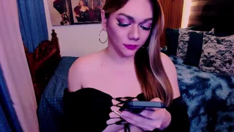 Snapshot of xdirtymistressx chatting on February 12, 10:24 am XDirtymistressX online show from February 12, 10:24 am