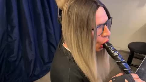 xdresserwithass online show from November 28, 8:17 am