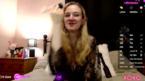 Snapshot of xelliee_rosex chatting on December 8, 8:36 pm EllieeRose online show from December 8, 8:36 pm
