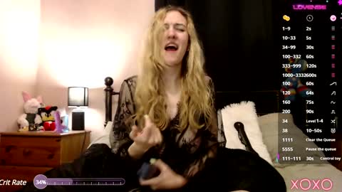 Snapshot of xelliee_rosex chatting on December 9, 5:51 am EllieeRose online show from December 9, 5:51 am