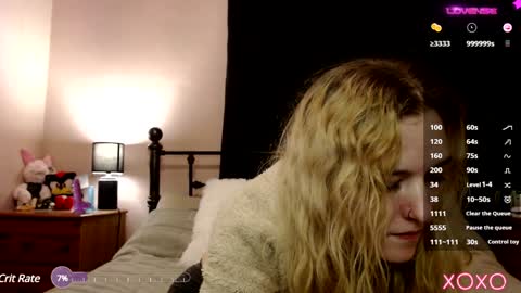 Snapshot of xelliee_rosex chatting on December 13, 6:21 am EllieeRose online show from December 13, 6:21 am