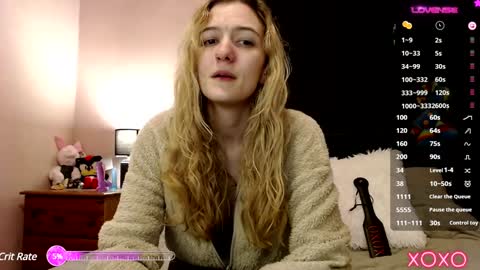 Snapshot of xelliee_rosex chatting on December 16, 7:21 pm EllieeRose online show from December 16, 7:21 pm