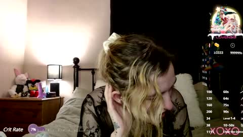 Snapshot of xelliee_rosex chatting on December 28, 2:43 am EllieeRose online show from December 28, 2:43 am