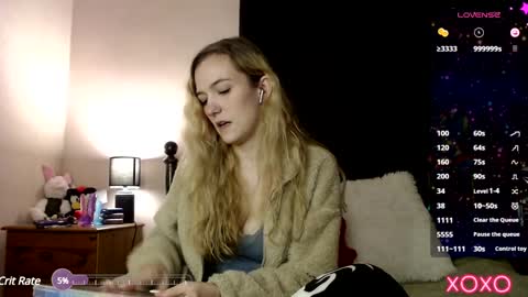Snapshot of xelliee_rosex chatting on January 17, 11:29 pm EllieeRose online show from January 17, 11:29 pm