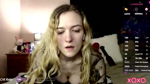 Snapshot of xelliee_rosex chatting on February 10, 9:04 pm EllieeRose online show from February 10, 9:04 pm