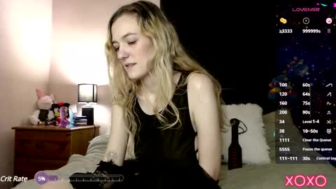 Snapshot of xelliee_rosex chatting on February 11, 5:18 pm EllieeRose online show from February 11, 5:18 pm