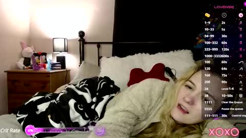 Snapshot of xelliee_rosex chatting on March 1, 7:37 pm EllieeRose online show from March 1, 7:37 pm