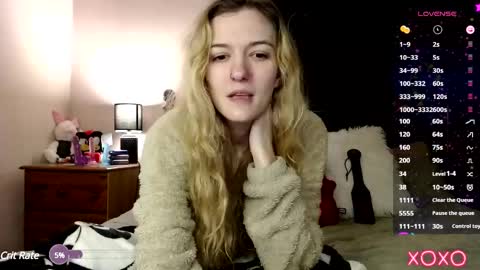 Snapshot of xelliee_rosex chatting on March 1, 10:42 pm EllieeRose online show from March 1, 10:42 pm