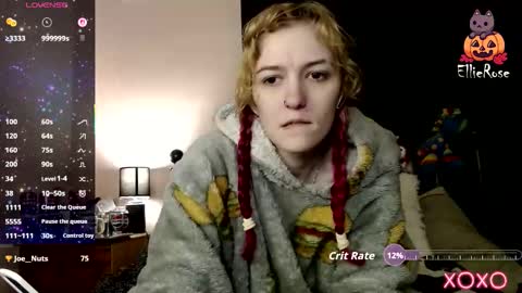 Snapshot of xelliee_rosex chatting on February 2, 4:17 pm EllieeRose online show from February 2, 4:17 pm