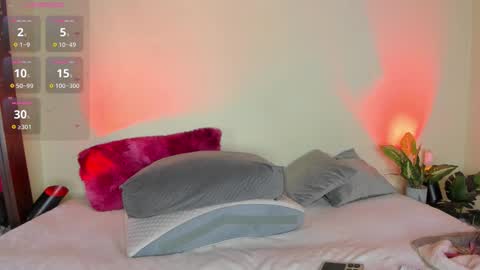 Snapshot of xemilycb chatting on February 24, 1:03 am online show from February 24, 1:03 am