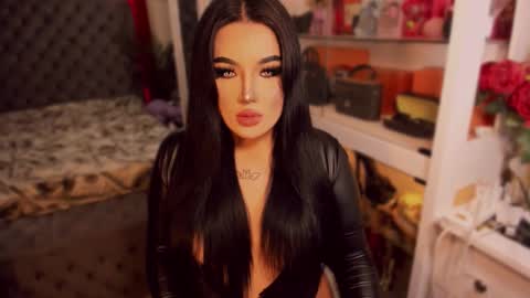 Snapshot of xher_hidden_collectionx chatting on February 22, 2:37 pm GODDESSS LEXII online show from February 22, 2:37 pm