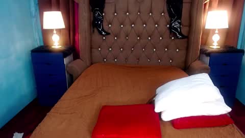 Snapshot of xhugesignificant69x chatting on February 8, 7:05 pm xhugesignificant69x online show from February 8, 7:05 pm