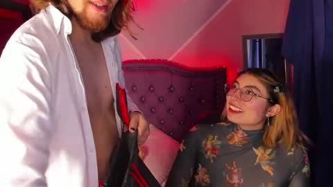 Snapshot of xialeeandlio chatting on December 17, 2:33 am xialee and Lio online show from December 17, 2:33 am