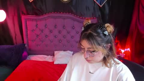 Snapshot of xialeeandlio chatting on January 18, 8:41 am xialee and Lio online show from January 18, 8:41 am