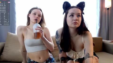 Luna and Lina online show from April 13, 4:07 am