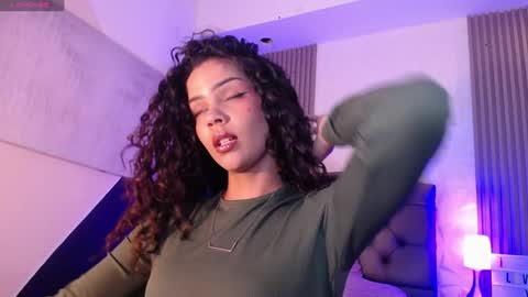 Snapshot of ximenaa_diaz chatting on January 27, 9:33 pm Mia Vega online show from January 27, 9:33 pm