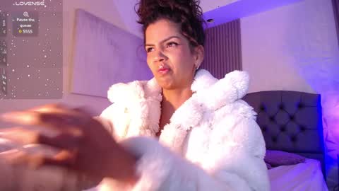 Snapshot of ximenaa_diaz chatting on February 1, 10:23 pm Mia Vega online show from February 1, 10:23 pm