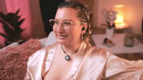 Snapshot of ximenna_cruz_ chatting on June 10, 1:54 pm Xime Independent Artist online show from June 10, 1:54 pm