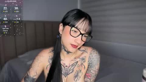 xisisxx online show from March 10, 9:20 pm