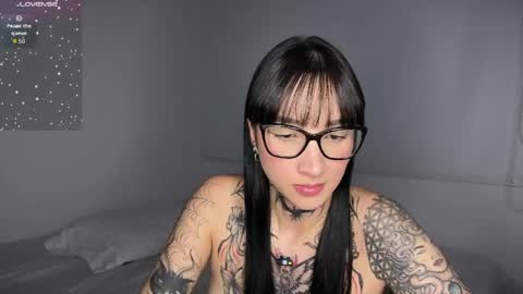 xisisxx online show from April 21, 1:53 am