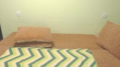 Snapshot of xjuliettexx chatting on February 5, 9:36 am Julia online show from February 5, 9:36 am