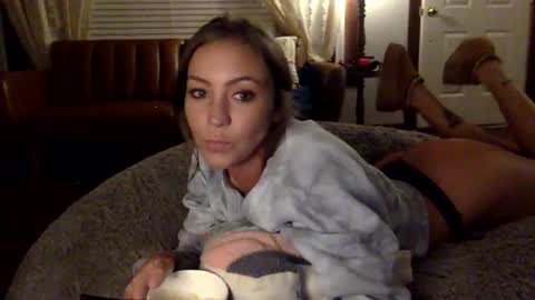 Snapshot of xlacyy chatting on October 21, 2:12 am xLacyy online show from October 21, 2:12 am