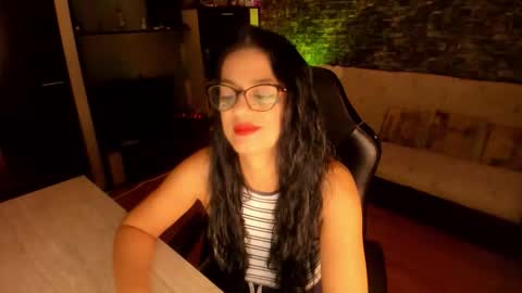 Lara online show from October 18, 8:31 pm