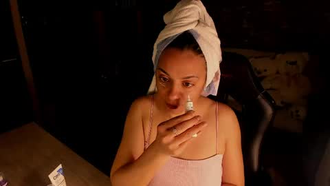 Lara online show from April 5, 8:39 pm