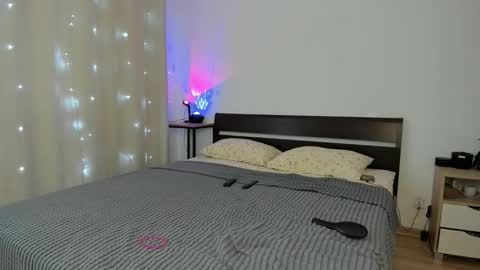 Snapshot of xloe_queen chatting on November 17, 10:10 am Chloe online show from November 17, 10:10 am