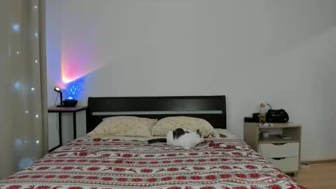 Snapshot of xloe_queen chatting on November 18, 8:08 am Chloe online show from November 18, 8:08 am