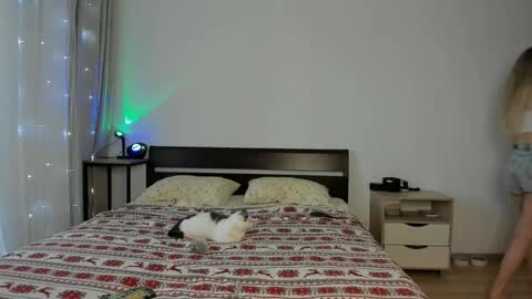 Snapshot of xloe_queen chatting on November 21, 10:47 am Chloe online show from November 21, 10:47 am