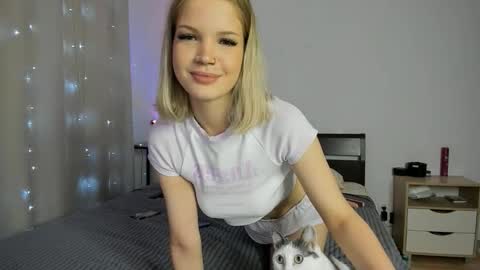 Snapshot of xloe_queen chatting on November 26, 11:22 am Chloe online show from November 26, 11:22 am