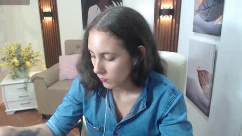 Snapshot of xlunna chatting on October 22, 8:30 pm lunna online show from October 22, 8:30 pm