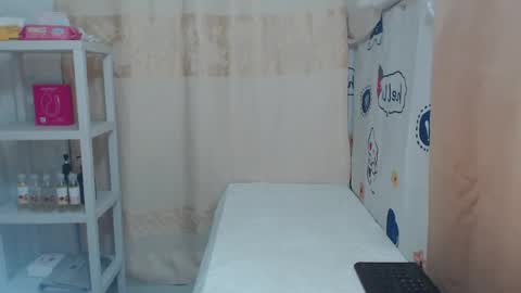 Snapshot of xmaxie_ chatting on June 1, 3:47 pm Maxie online show from June 1, 3:47 pm