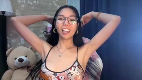 Snapshot of xmonica_cummerx chatting on December 5, 9:29 am Sweet Monica online show from December 5, 9:29 am