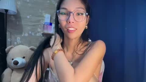 Snapshot of xmonica_cummerx chatting on December 22, 9:50 am Sweet Monica online show from December 22, 9:50 am