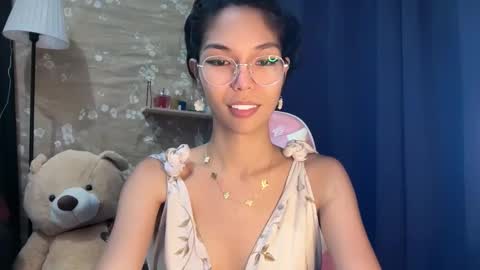 Snapshot of xmonica_cummerx chatting on February 21, 9:32 am Sweet Monica online show from February 21, 9:32 am
