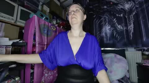 xnicetitsx online show from December 16, 8:41 am