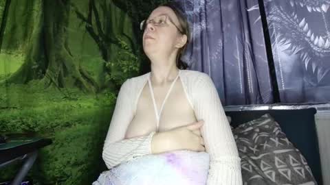 Snapshot of xnicetitsx chatting on January 7, 8:50 am xnicetitsx online show from January 7, 8:50 am