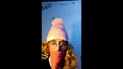 xoomia3 online show from March 17, 5:44 am